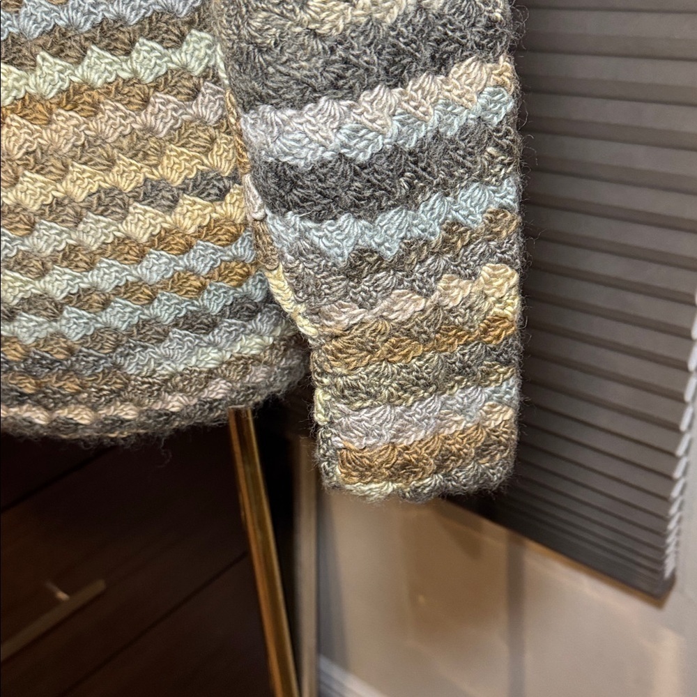 One of a kind - Hand Knit Women's Cardigan Sweater. - Picture 6 of 7